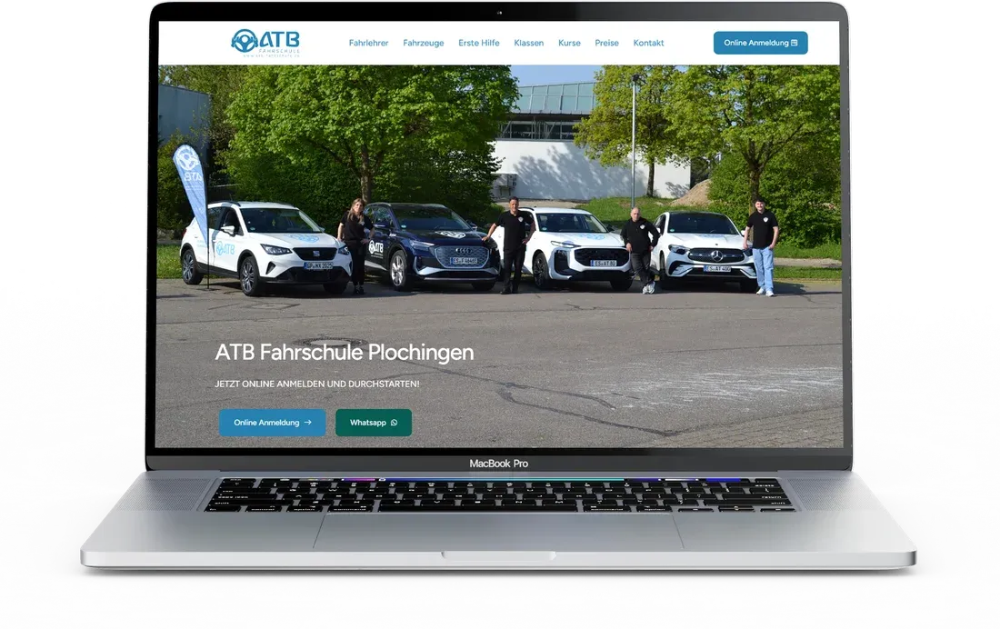 Website von ATB Fahrschule auf einem MacBook