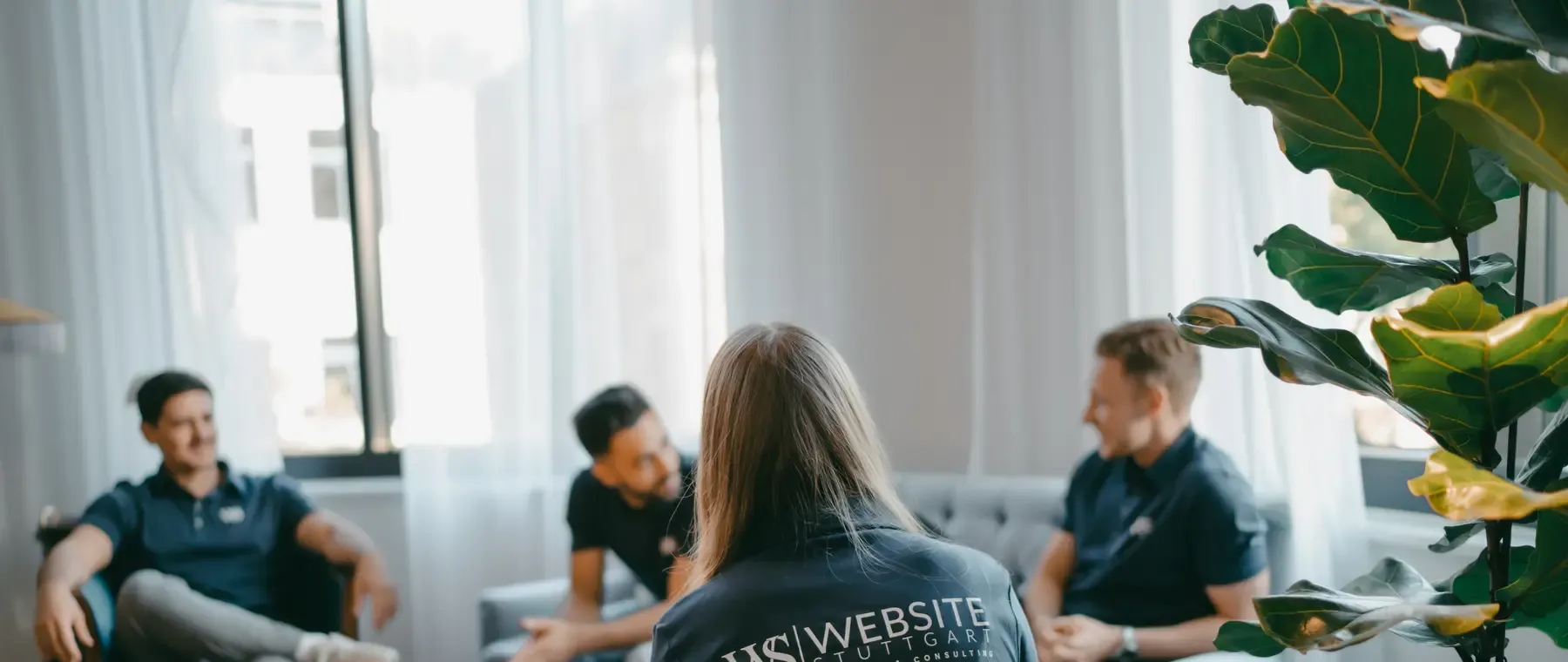 Das Team von Website Stuttgart im Austausch